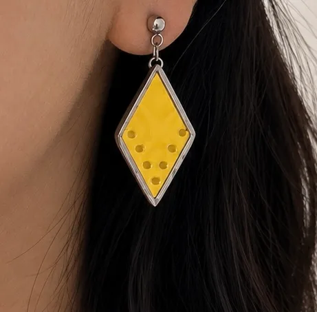 Feather earring thumbnail 2