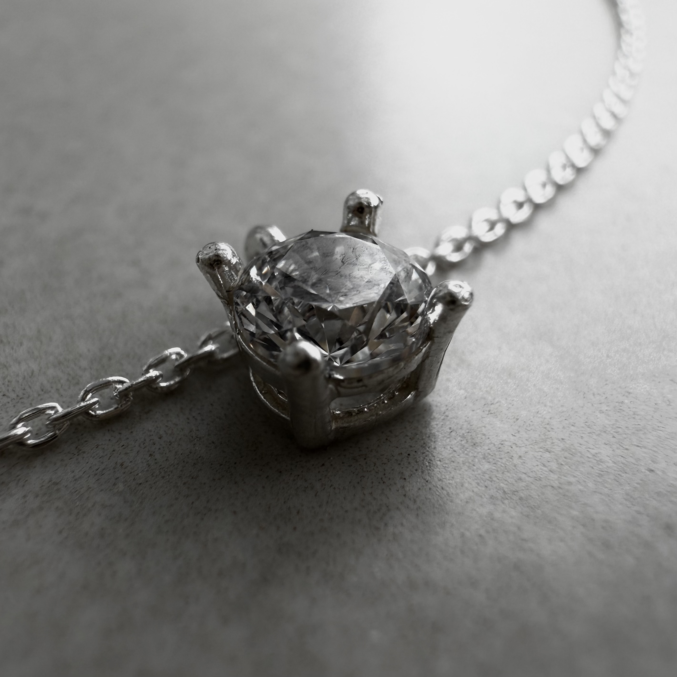 Square pendant necklace thumbnail 3
