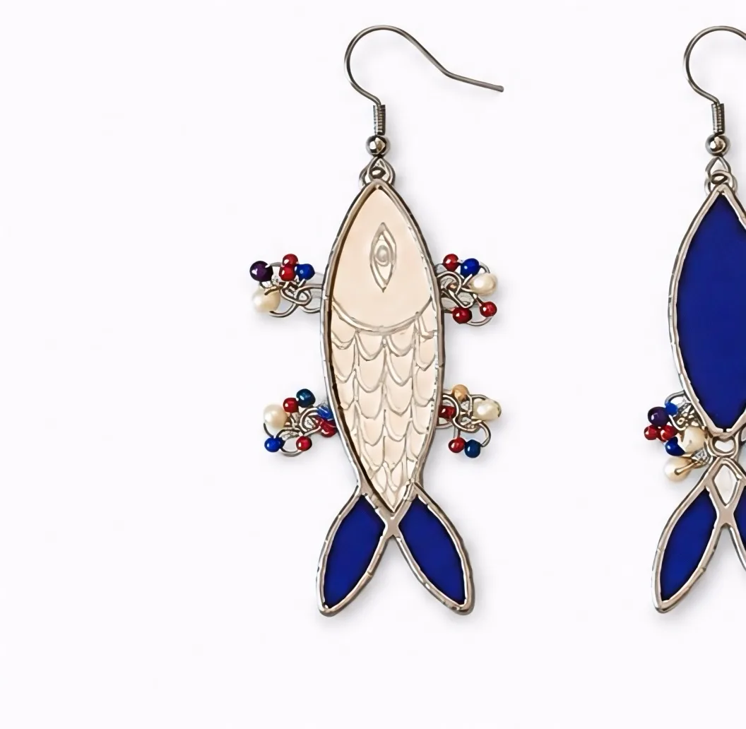 Fish earring thumbnail 2