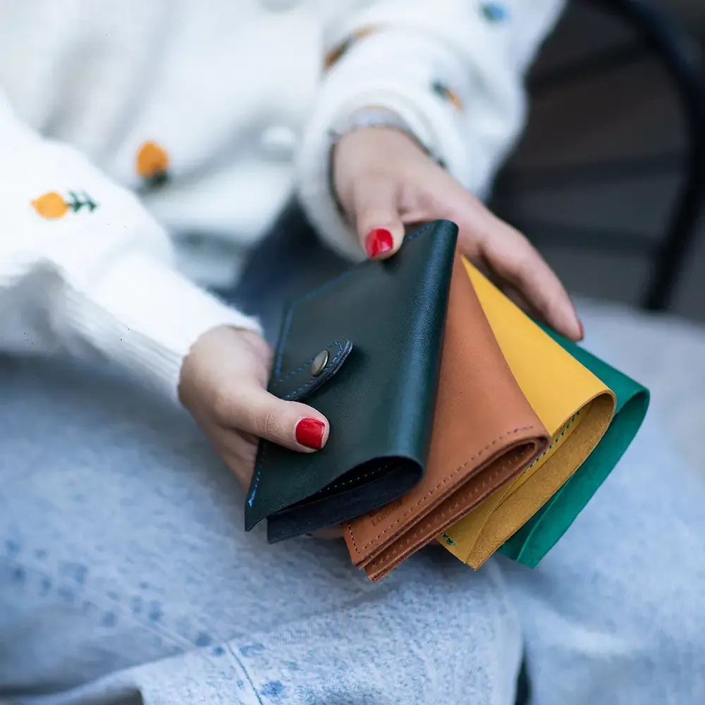 Natural leather pocket wallet thumbnail 1