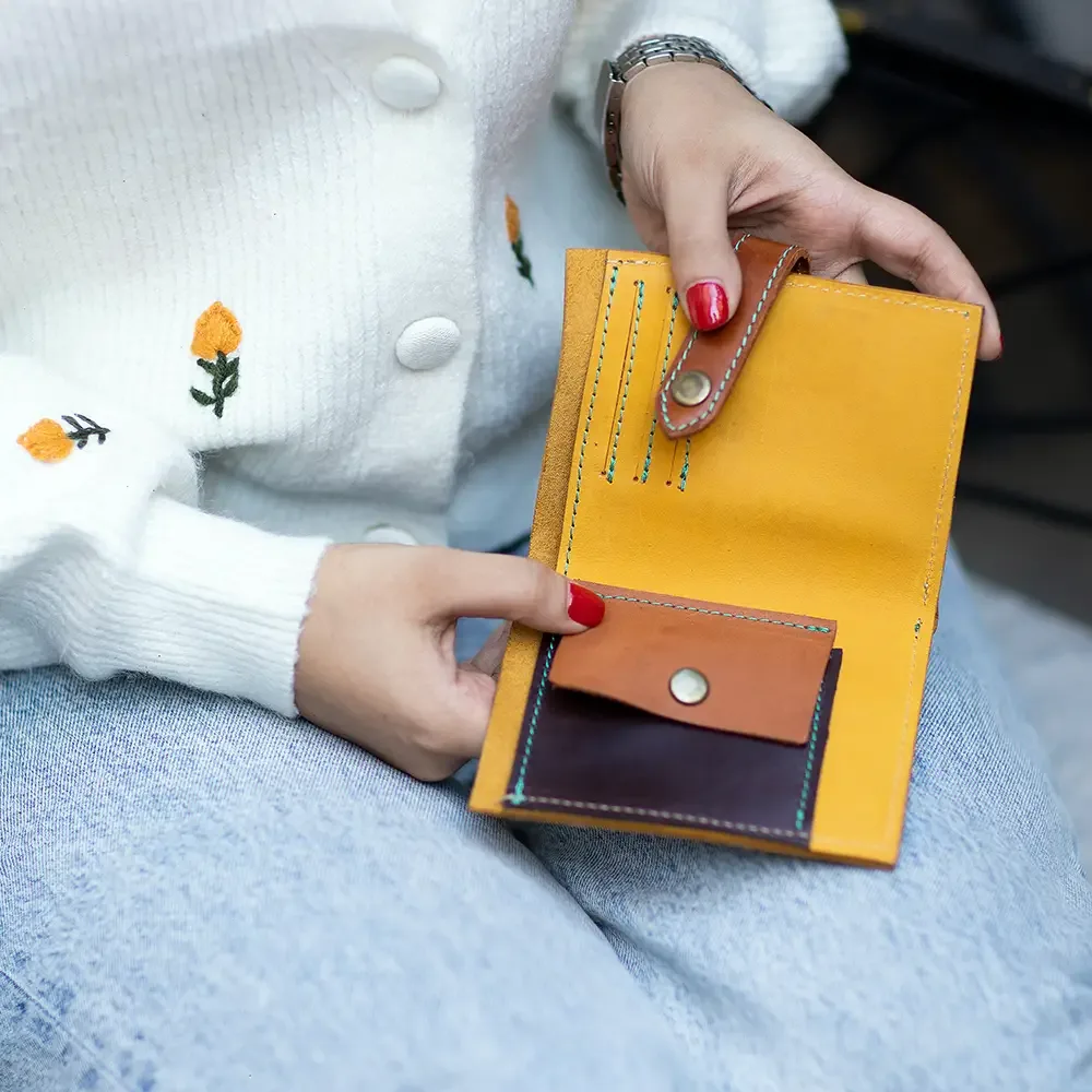 Natural leather pocket wallet thumbnail 4