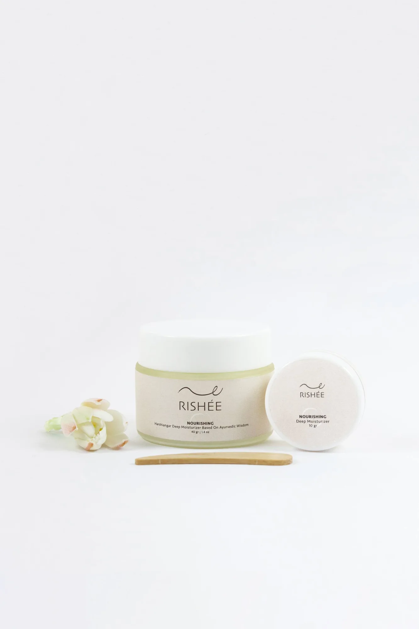 Moisturizing cream thumbnail 2