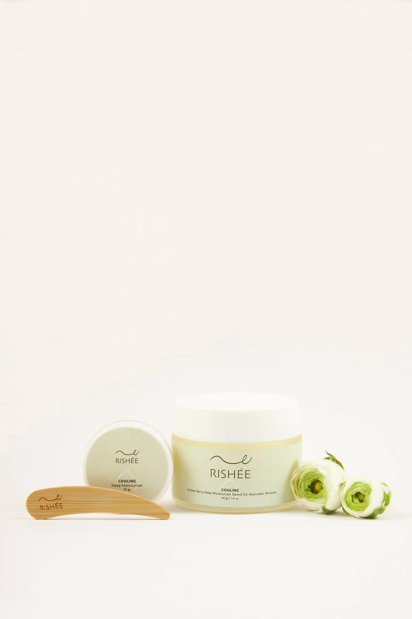 Moisturizing cream thumbnail 3