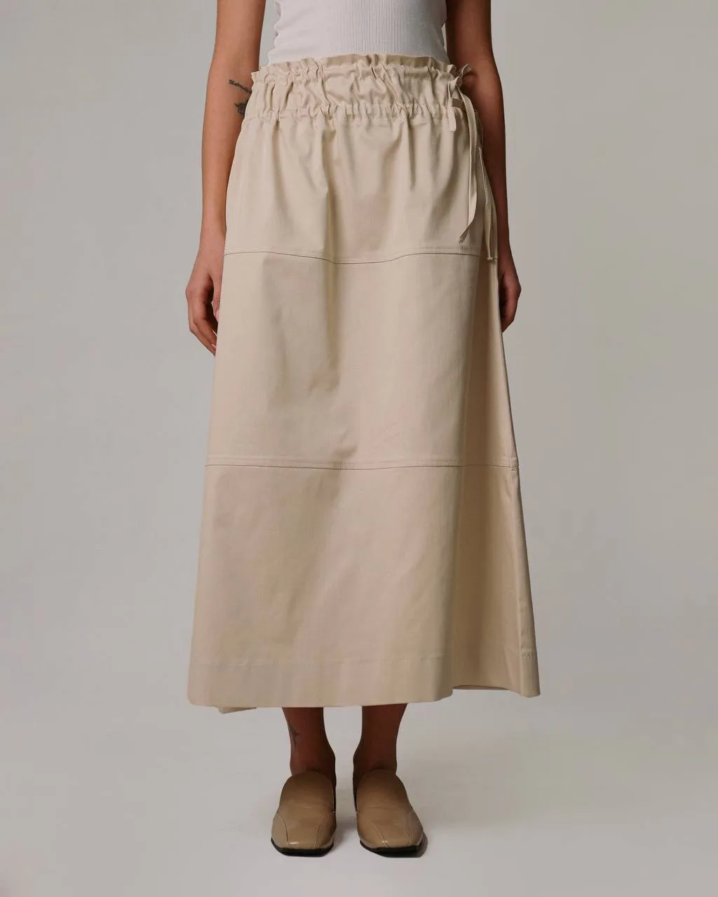 A skirt with a gut thumbnail 2