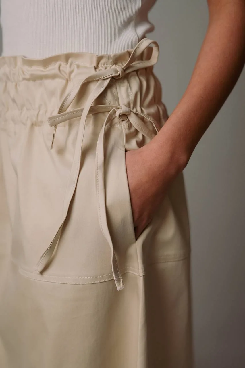 A skirt with a gut thumbnail 4