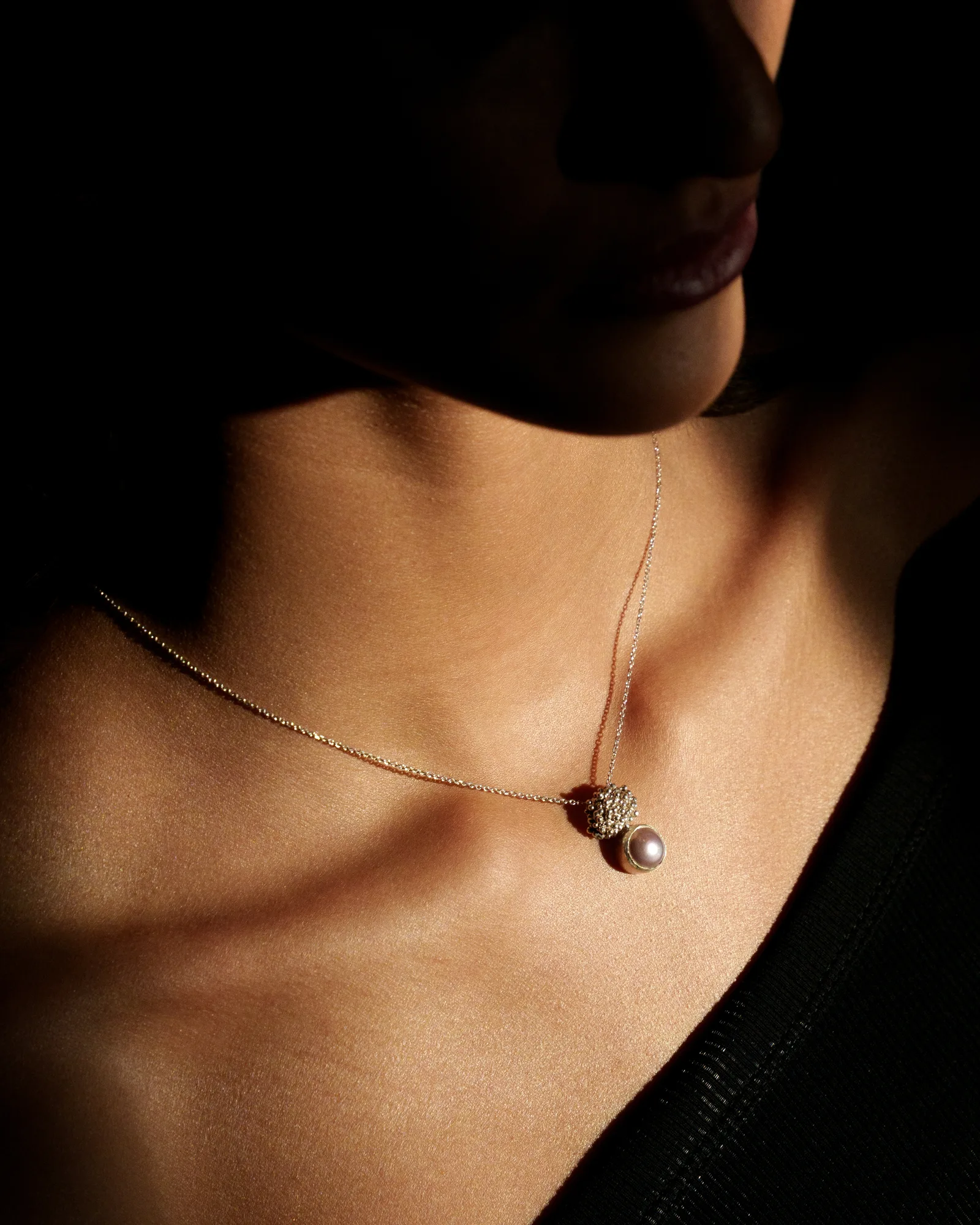 Seashell pendant necklace