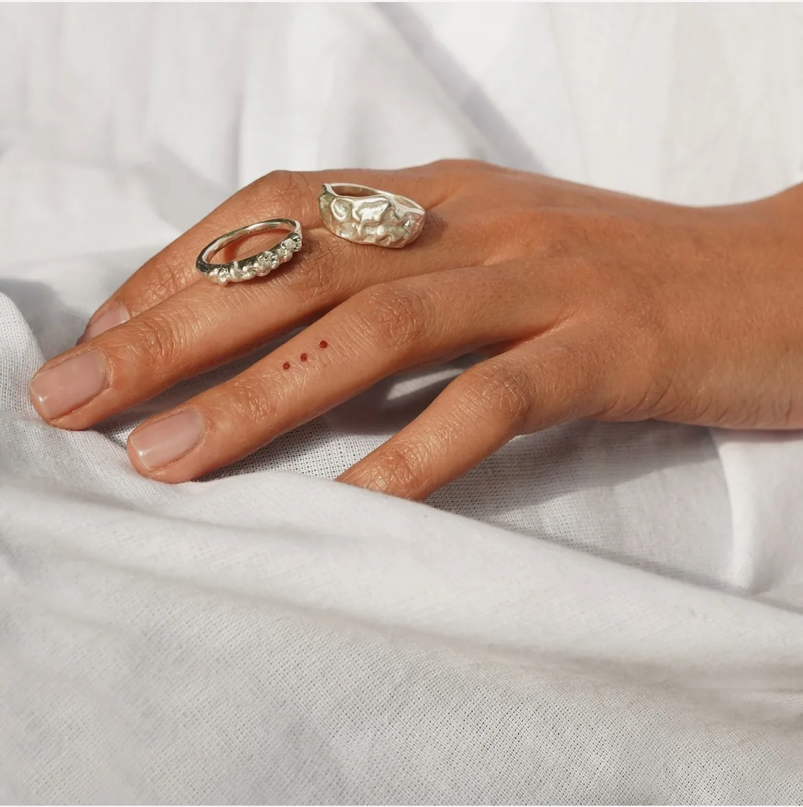 Silver Finger in the Mountain thumbnail 2
