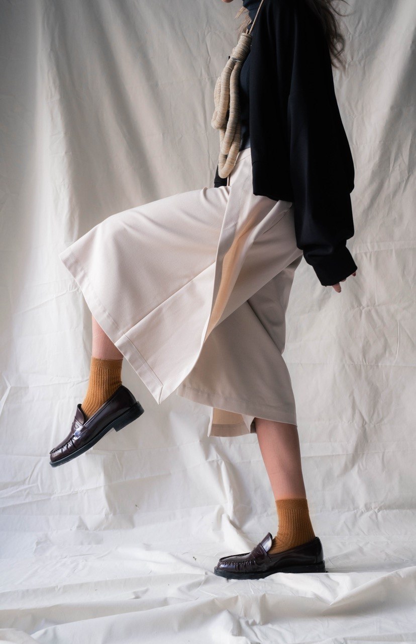 the hem of Oort's trousers thumbnail 2