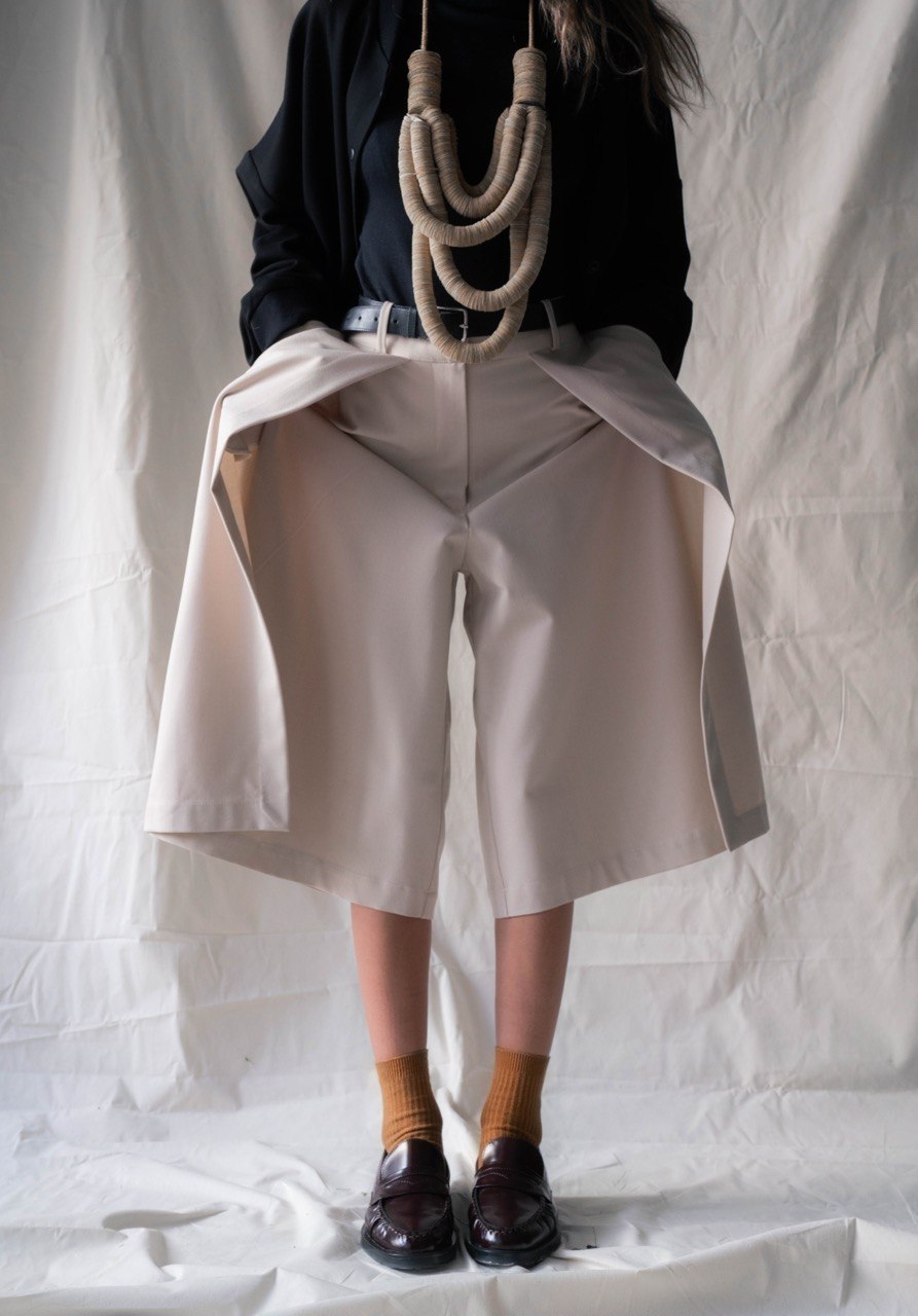 the hem of Oort's trousers thumbnail 3