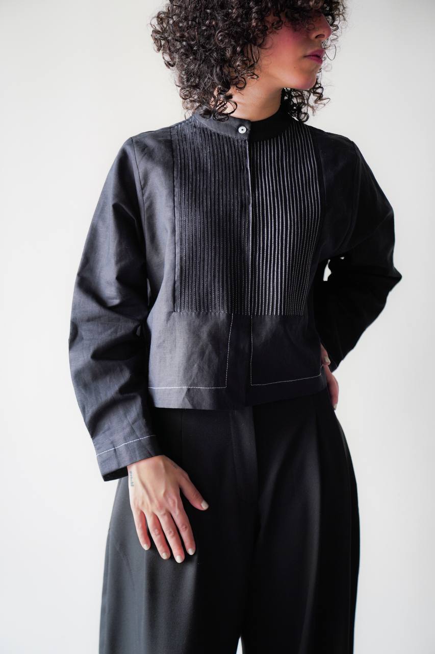 Short pleated shirt