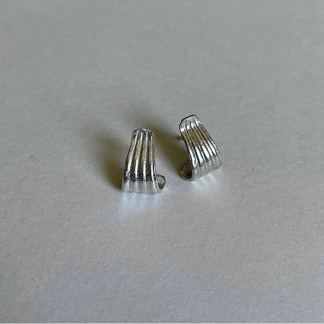 Small shell earring thumbnail 1