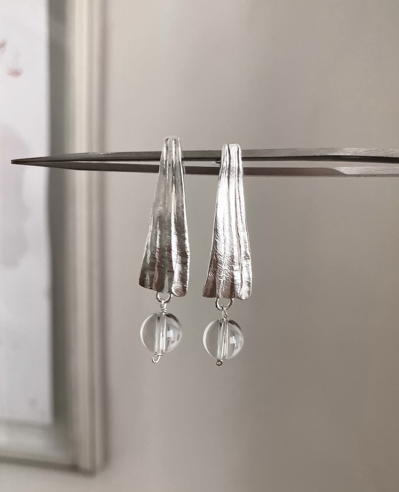 Large shell earring with pearl thumbnail 2