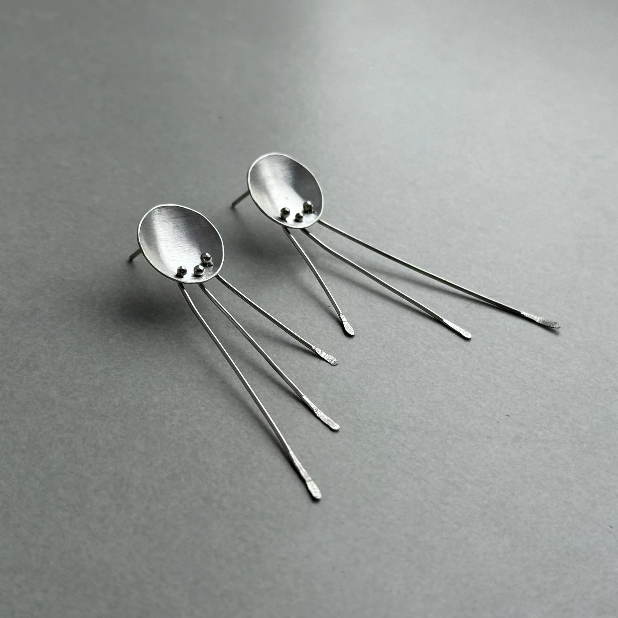 Earring root thumbnail 2