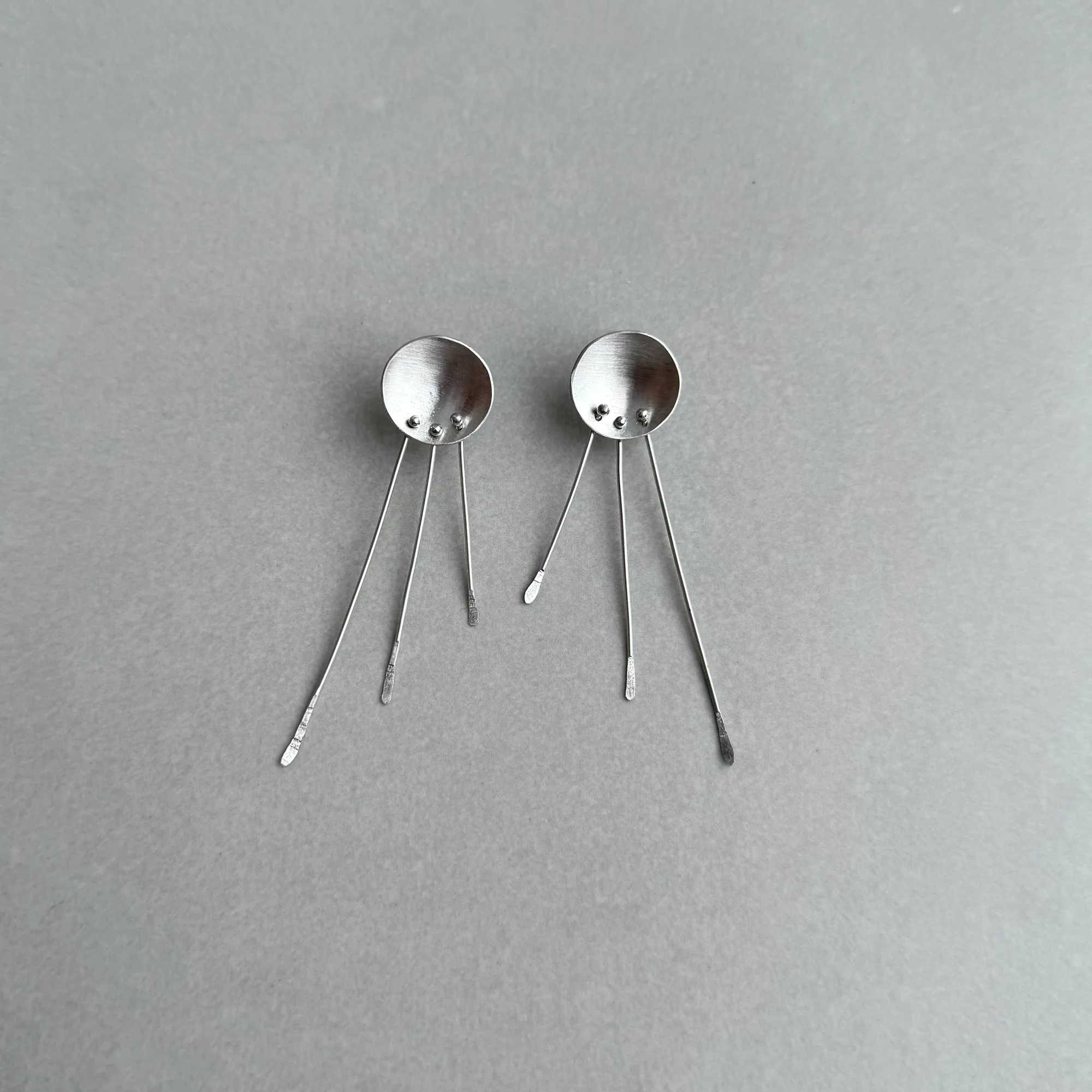 Earring root thumbnail 3