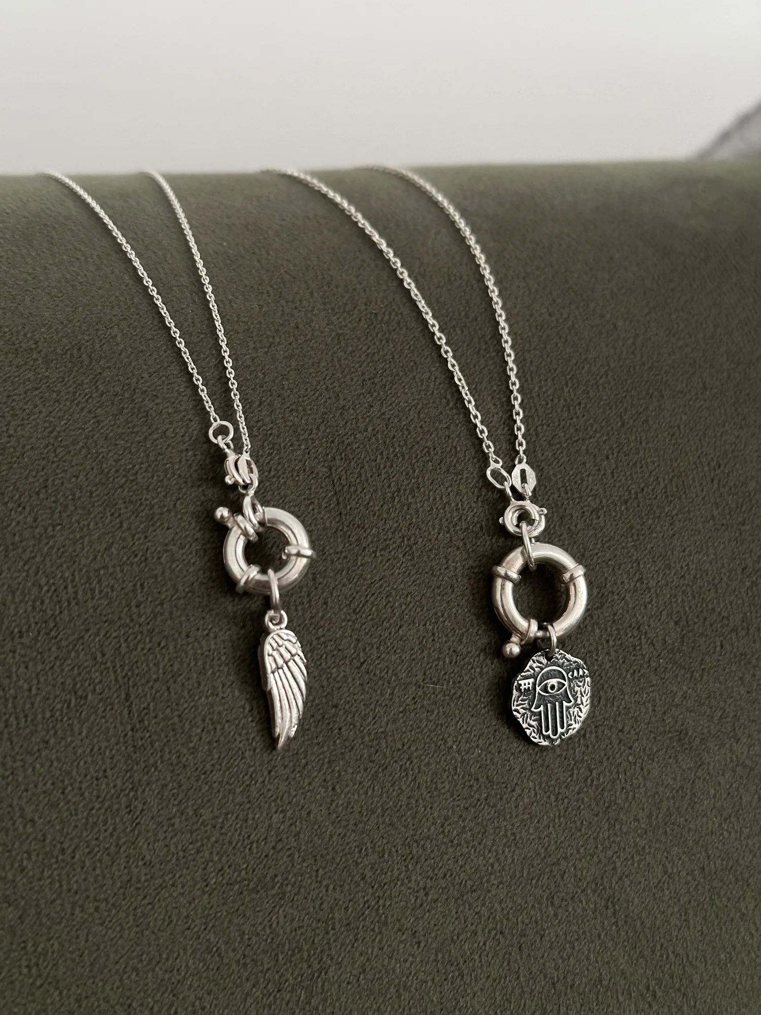 Neck tie of wing and lock of spoon thumbnail 2